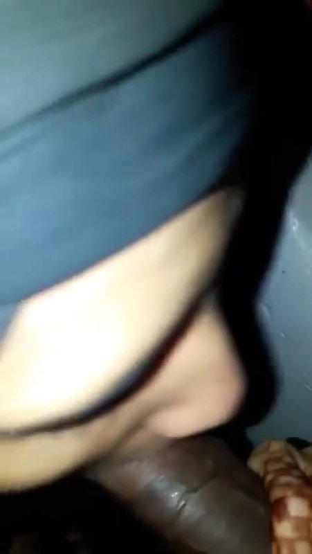 Burka girl sucking dick in Bengali sex video