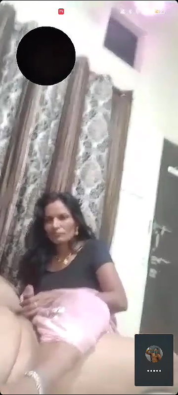 viral Indian mature slut handling customer dick