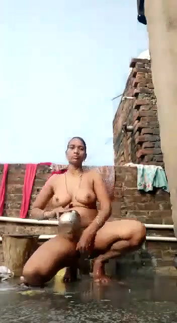 village bhabhi outdoor bath video shared online