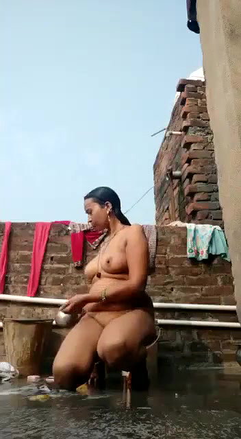 village bhabhi outdoor bath video shared online