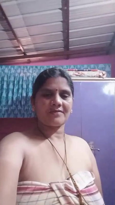 mature aunty removing towel and viral pussy show