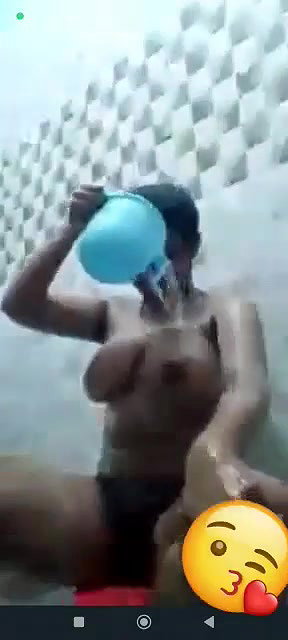 Indian girl selfie nude bathing live on call