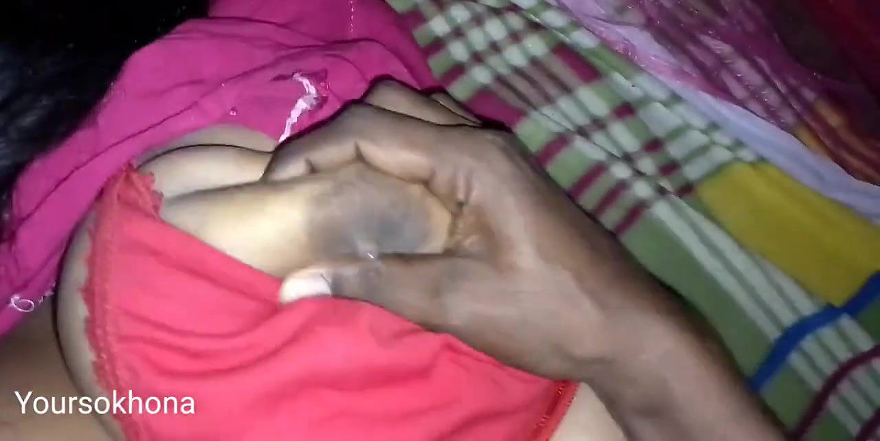 Bhabhi soi hui thi book ka milk nikala bahut maja aaya