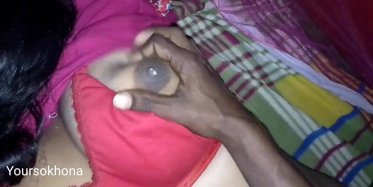 Bhabhi soi hui thi book ka milk nikala bahut maja aaya