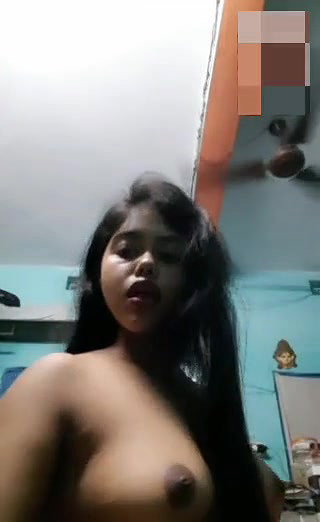 DUSKY SEXY GF SHOWING THICK ASS ON VC