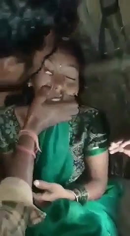 Tamil randi aunty ko group mein pela