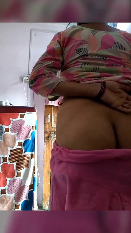 desi aunty ne gaand or boobs dikhaye
