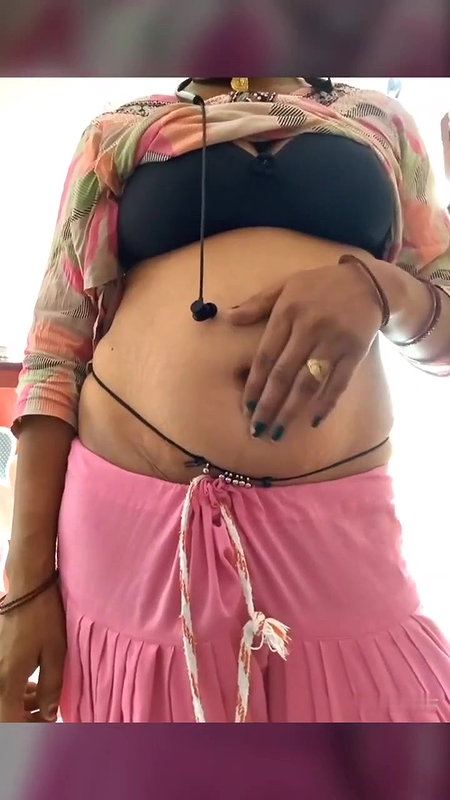 desi aunty ne gaand or boobs dikhaye