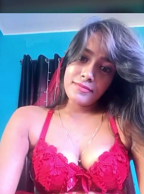 Desi horny lizia boobs show