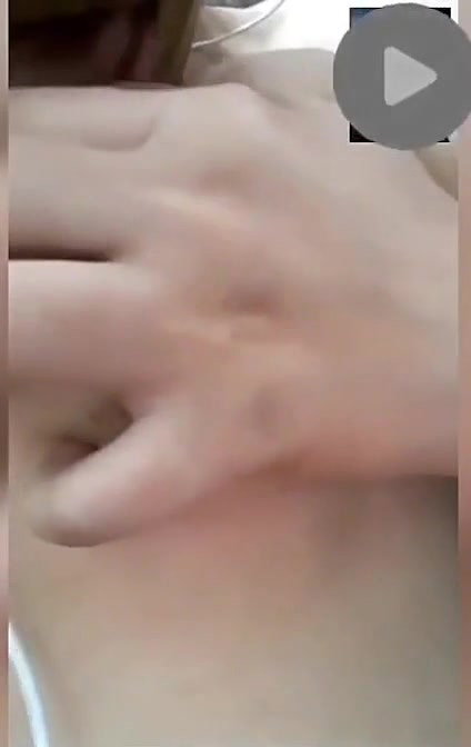 Cheater Bhabhi Showing Her Boobs On VC