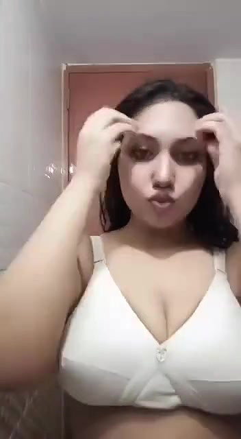 Big Boobs Bengali Horny Babe Showing Pressing Her Boobs