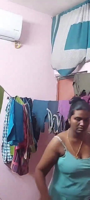 Tamil aunty video of dress change viral show