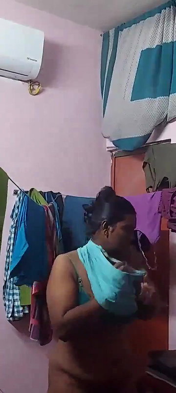Tamil aunty video of dress change viral show