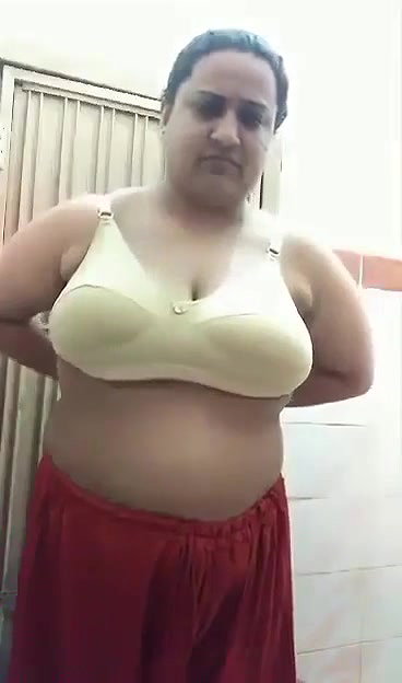 milk tanker bhabhi topless big boobs viral show
