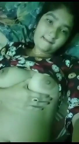 selfie topless girl pressing big boobs viral MMS