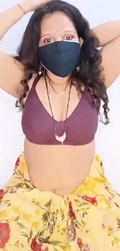 Desi Indian aunty ki jawani kya mast figure and dirty talks