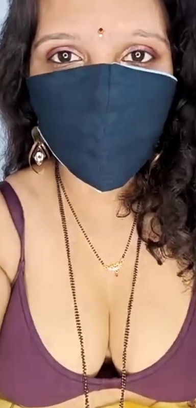 Desi Indian aunty ki jawani kya mast figure and dirty talks