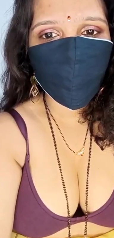 Desi Indian aunty ki jawani kya mast figure and dirty talks