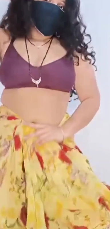 Desi Indian aunty ki jawani kya mast figure and dirty talks