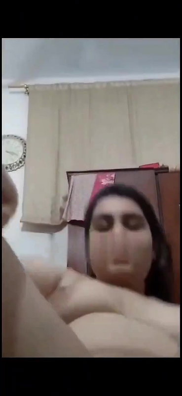desi fingering bhabhi bald pussy display