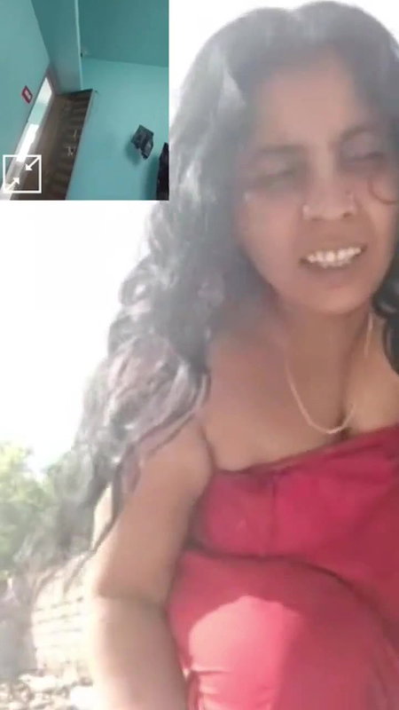 Indian village bhabhi nude bath outdoors