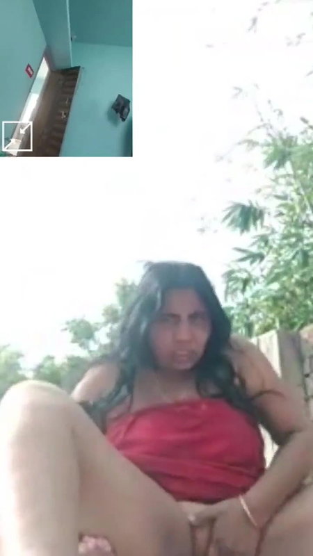 Indian village bhabhi nude bath outdoors