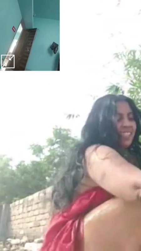 Indian village bhabhi nude bath outdoors