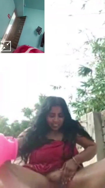 Indian village bhabhi nude bath outdoors