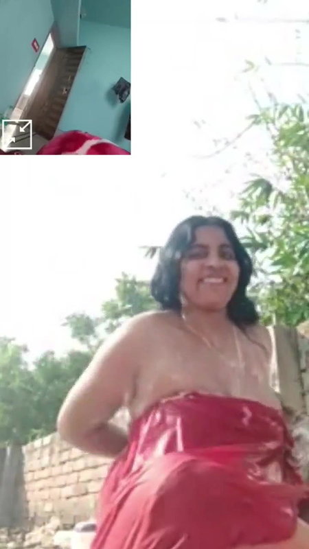 Indian village bhabhi nude bath outdoors