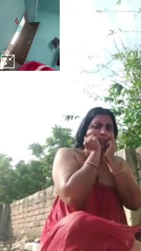 Indian village bhabhi nude bath outdoors