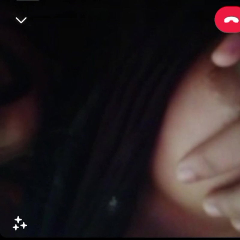 girlfriend showing round boobs on video call sex