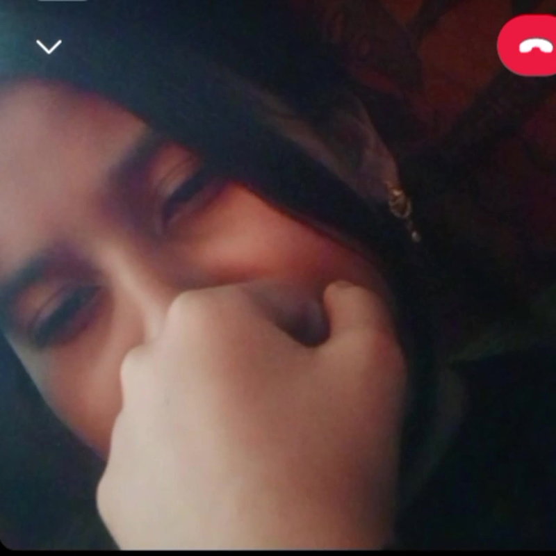 girlfriend showing round boobs on video call sex