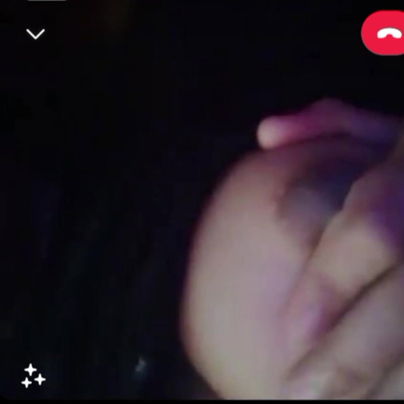 girlfriend showing round boobs on video call sex