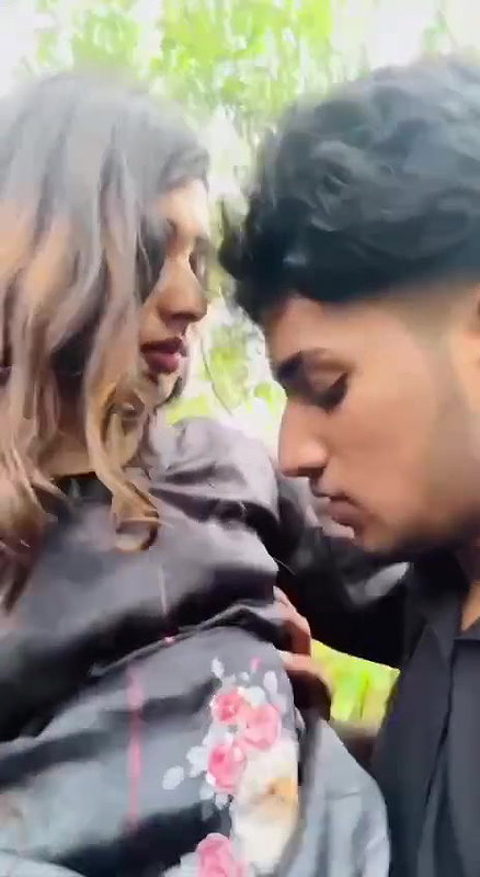 Malayali girl outdoor boob show viral latest MMS