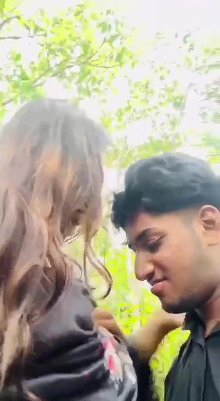 Malayali girl outdoor boob show viral latest MMS