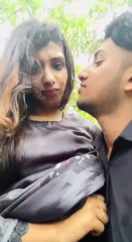 Malayali girl outdoor boob show viral latest MMS