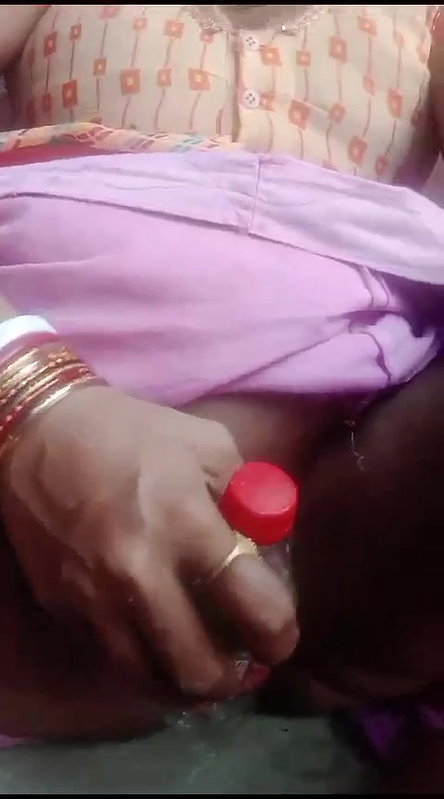 village xxx bhabhi masturbating using coke bottle
