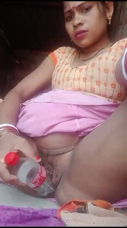 village xxx bhabhi masturbating using coke bottle