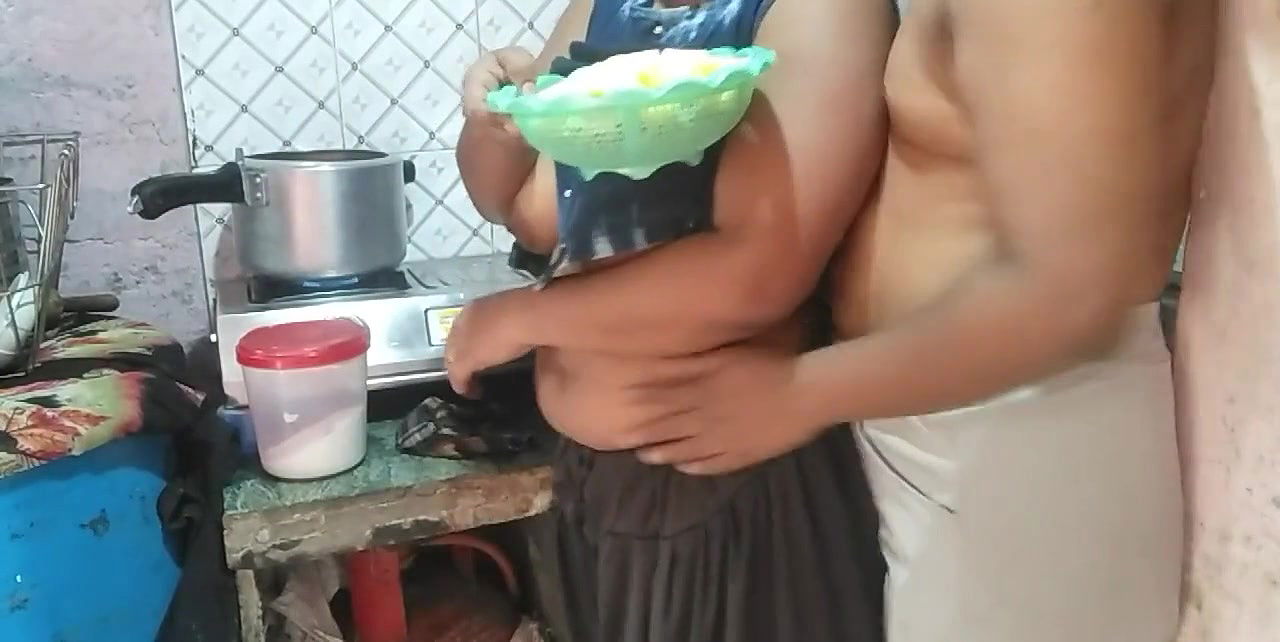 Devar Ne Bhabhi Ko Kitchen Me Choda Khana Banate Hue With Hindi Audio