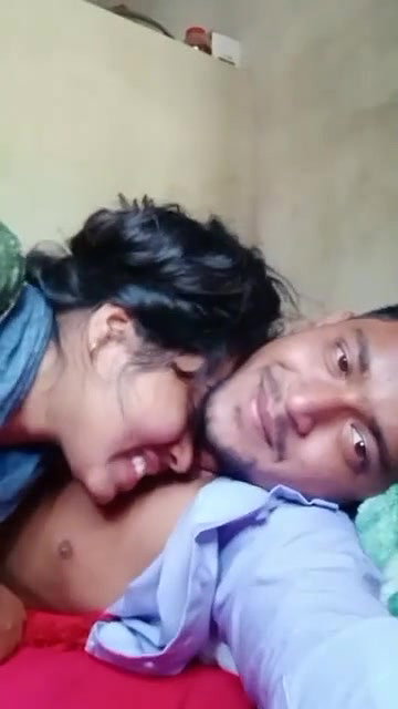 horny lovers kissing and GF boob press MMS