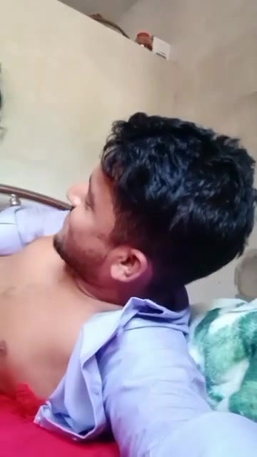 horny lovers kissing and GF boob press MMS