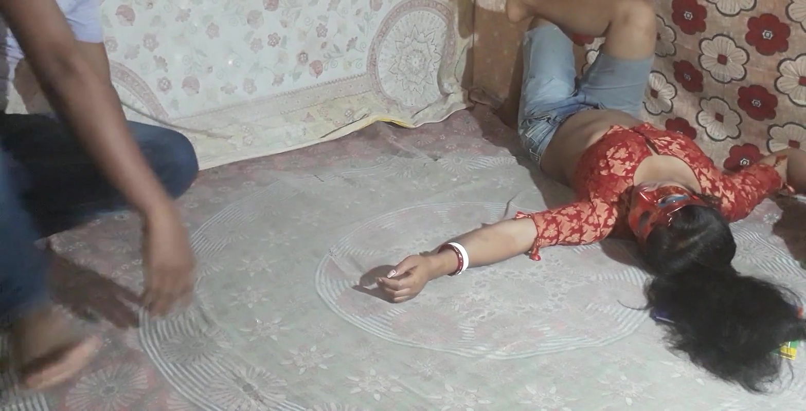 HOT INDIAN HOUSEWIFE BOYFRIEND KO GHAR PE BULAKE CHUDAI KEYA