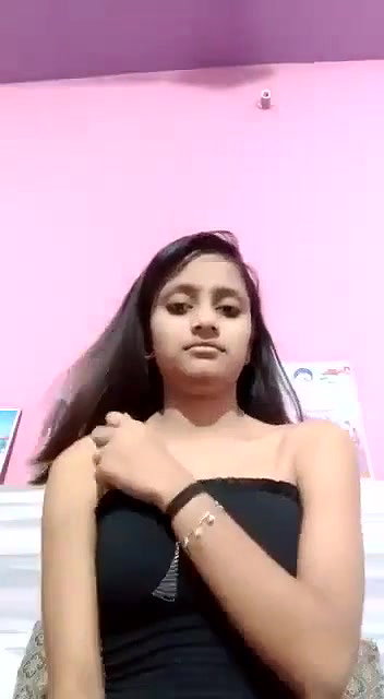 cute girlfriend topless round boobs show viral MMS