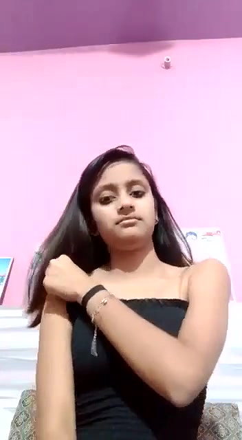 cute girlfriend topless round boobs show viral MMS