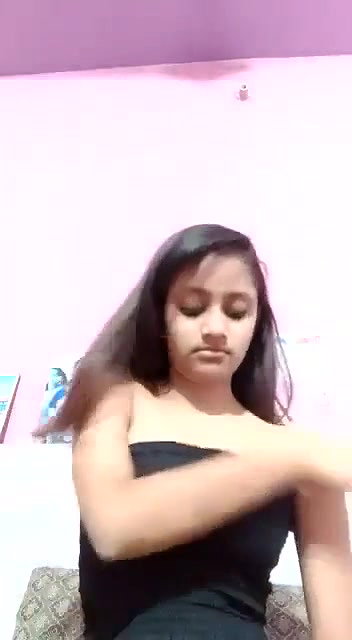 cute girlfriend topless round boobs show viral MMS