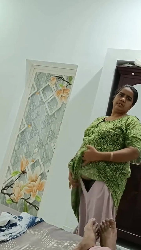 busty aunty pussy showing caught on hidden sex cam