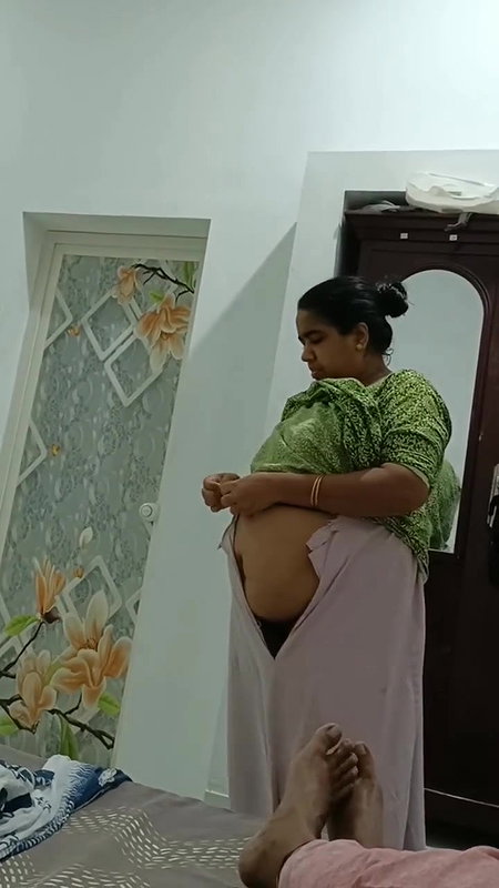 busty aunty pussy showing caught on hidden sex cam