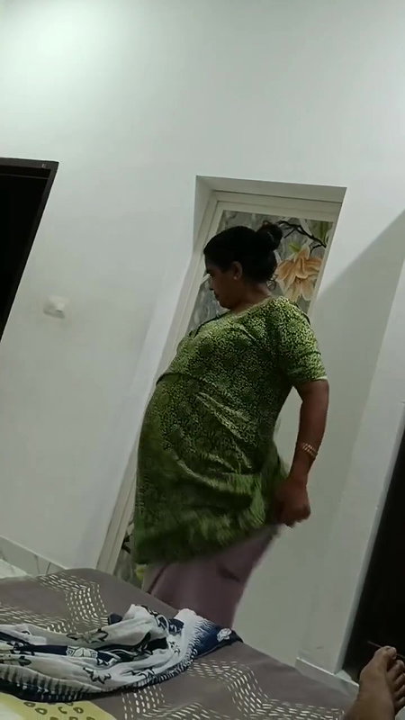 busty aunty pussy showing caught on hidden sex cam