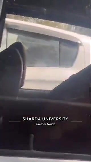 Noida University girl outdoor sex in car