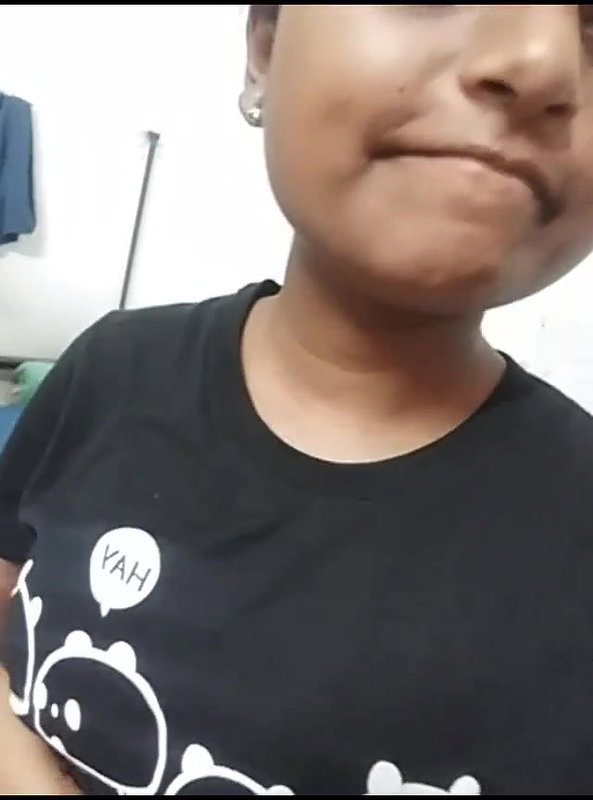 Tamil girl sex teasing plump boobs exposed